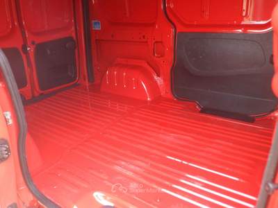 Opel Vivaro furgone doppia porta Rosso usata San Michele Salentino