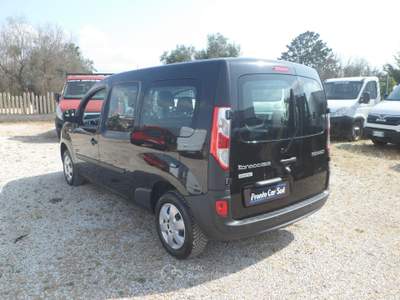 Renault Kangoo maxi 5 posti autovettura Nero usata San Michele Salentino