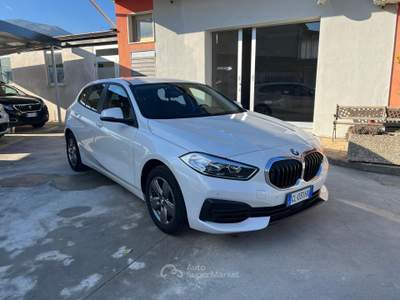 BMW Serie 1 116d 116d Business Advantage auto Bianco usata Sassano