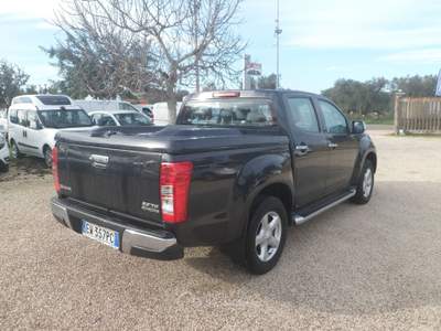 Isuzu D-Max pick-up 4x4 Nero usata San Michele Salentino