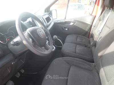 Opel Vivaro furgone maxi Rosso usata San Michele Salentino