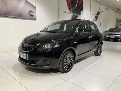 Lancia Ypsilon Ypsilon 1.0 FireFly 5 porte S&S Hybrid Platino Nero usata Fornovo di Taro