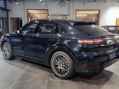 Porsche Cayenne Coupé 3.0 V6 E-Hybrid*KIT AERO*4 RUOTE STERZ*PNEUM Nero usata MILANO