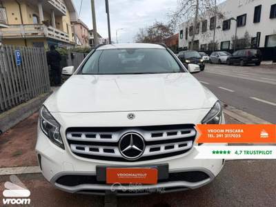 Mercedes-Benz GLA GLA 180 d Automatic Business Bianco usata Pescara