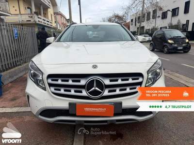 Mercedes-Benz GLA GLA 180 d Automatic Business Bianco usata Pescara
