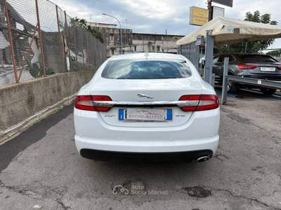 Jaguar XF XF SB 2.2d 200cv auto Bianco usata Ercolano