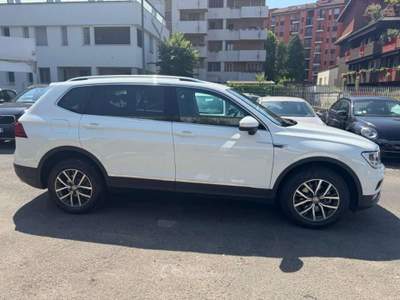 Volkswagen Tiguan Allspace 2.0 TDI SCR DSG Business Bianco usata Milano