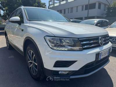 Volkswagen Tiguan Allspace 2.0 TDI SCR DSG Business Bianco usata Milano