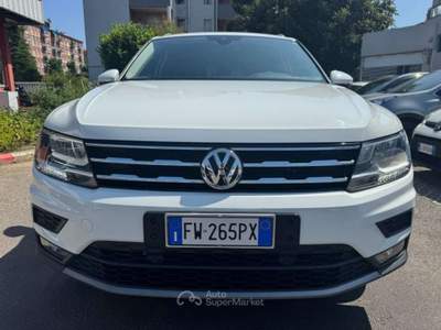 Volkswagen Tiguan Allspace 2.0 TDI SCR DSG Business Bianco usata Milano