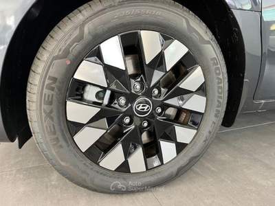 Hyundai Staria 1.6 HEV AT 2WD 7 posti Luxury KM0 Grigio usata Montecrestese