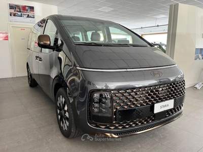 Hyundai Staria 1.6 HEV AT 2WD 7 posti Luxury KM0 Grigio usata Montecrestese