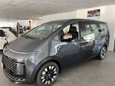 Hyundai Staria 1.6 HEV AT 2WD 7 posti Luxury KM0 Grigio usata Montecrestese