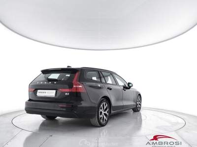 Volvo V60 B4 (d) automatico Essential Nero usata Corciano