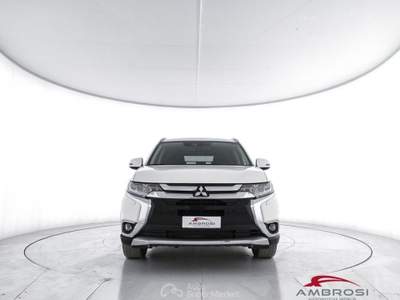 Mitsubishi Outlander 2.2 DI-D 4WD Instyle Plus SDA 7 posti - AUTOCARRO Bianco usata Corciano