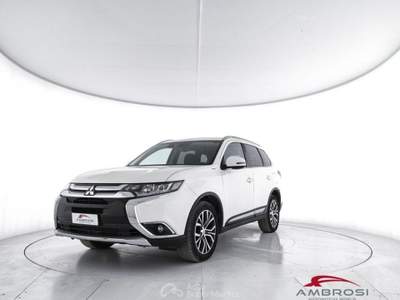 Mitsubishi Outlander 2.2 DI-D 4WD Instyle Plus SDA 7 posti - AUTOCARRO Bianco usata Corciano