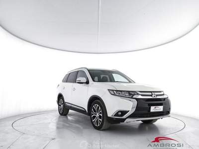 Mitsubishi Outlander 2.2 DI-D 4WD Instyle Plus SDA 7 posti - AUTOCARRO Bianco usata Corciano