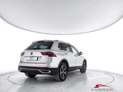 Volkswagen Tiguan 2.0 tdi Elegance 150cv dsg Argento usata Corciano