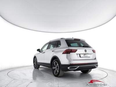 Volkswagen Tiguan 2.0 tdi Elegance 150cv dsg Argento usata Corciano