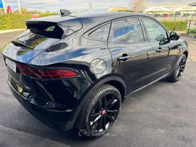 Jaguar E-Pace D150 AWD SE R DYNAMIC KAMERA 20' NAVI LED Nero usata Ciampino