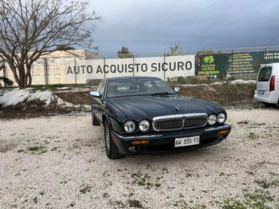 Jaguar XJ Daimler 4.0 cat Super Charged Verde usata Roma