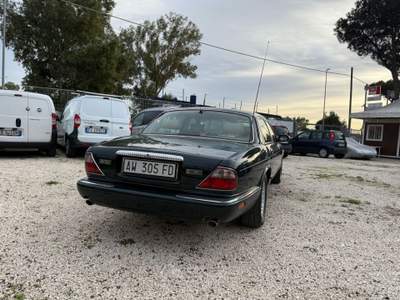 Jaguar XJ Daimler 4.0 cat Super Charged Verde usata Roma