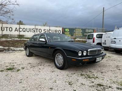 Jaguar XJ Daimler 4.0 cat Super Charged Verde usata Roma
