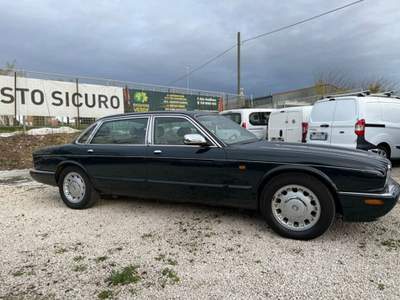 Jaguar XJ Daimler 4.0 cat Super Charged Verde usata Roma
