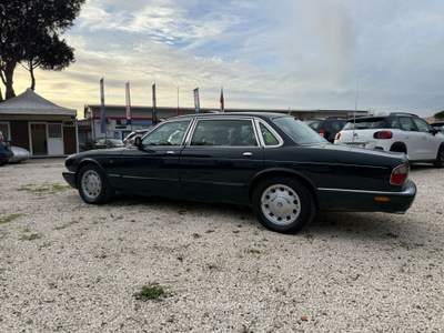 Jaguar XJ Daimler 4.0 cat Super Charged Verde usata Roma