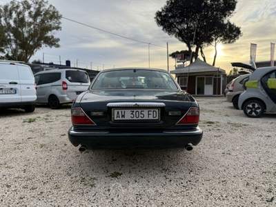 Jaguar XJ Daimler 4.0 cat Super Charged Verde usata Roma