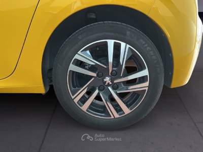 Peugeot 208 II 2019 1.2 puretech Active Pack s&s 75cv Giallo usata Torino