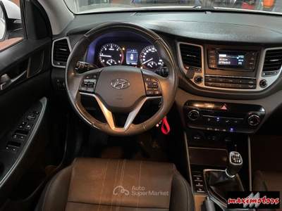 Hyundai Tucson  1.7 CRDi Comfort Bianco usata Roma