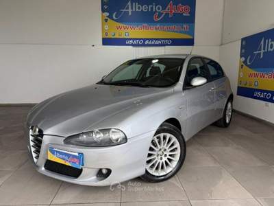 Alfa Romeo 147 1.9 JTD (120) 5 porte Distinctive Argento usata ADRANO