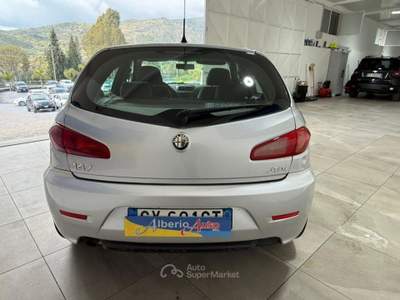 Alfa Romeo 147 1.9 JTD (120) 5 porte Distinctive Argento usata ADRANO
