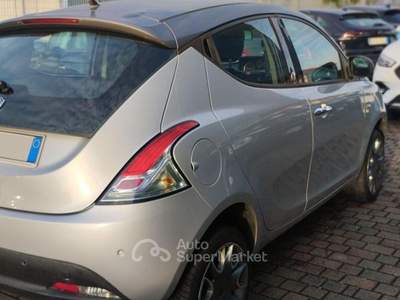 Lancia Ypsilon 0.9 TwinAir 85 CV 5 porte Metano Ecochic Grigio usata Eraclea