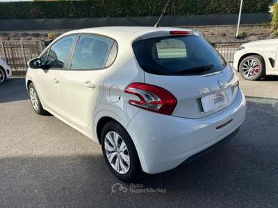 Peugeot 208 208 5p 1.4 hdi 8v Active Bianco usata Chieri