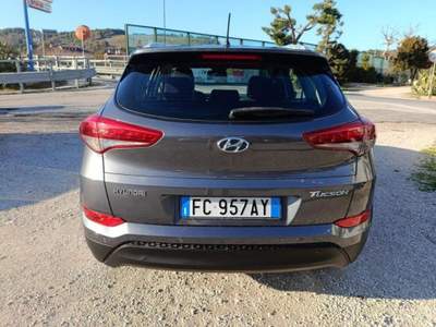 Hyundai Tucson 1.7 crdi Xpossible 2wd 115cv Grigio usata Altidona