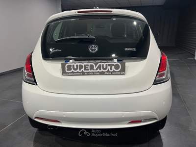 Lancia Ypsilon 1.0 FireFly 5 porte S&S Hybrid Ecochic Gold Bianco usata Atena lucana