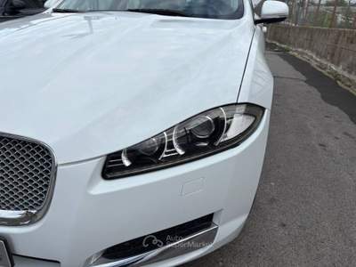 Jaguar XF XF SB 2.2d 200cv auto Bianco usata Ercolano