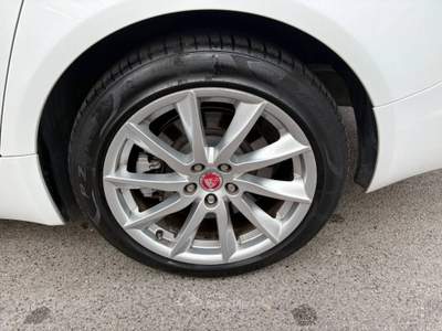 Jaguar XF XF SB 2.2d 200cv auto Bianco usata Ercolano