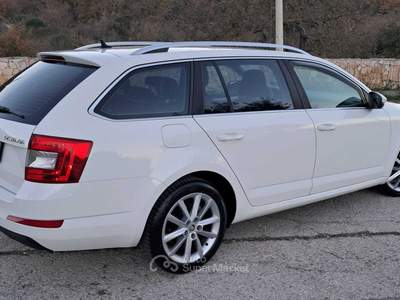 Skoda Octavia 1.6 TDI CR 105 CV DSG Wagon Ambition Bianco usata Cassano delle Murge