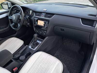 Skoda Octavia 1.6 TDI CR 105 CV DSG Wagon Ambition Bianco usata Cassano delle Murge