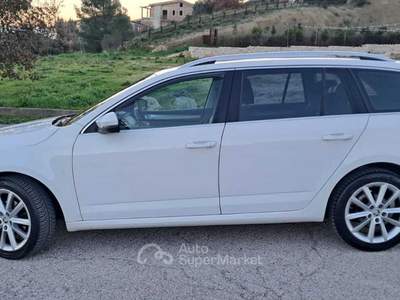 Skoda Octavia 1.6 TDI CR 105 CV DSG Wagon Ambition Bianco usata Cassano delle Murge