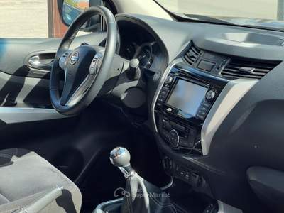 Nissan Navara Vettura pari a nuova Beige usata Venafro