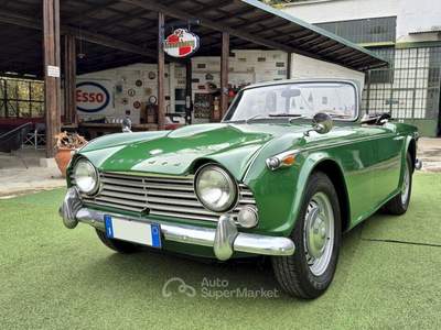 Triumph TR4 IRS – 1966 Oro usata Pianezza