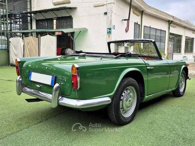 Triumph TR4 IRS – 1966 Oro usata Pianezza