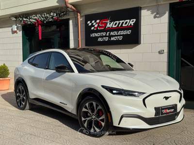 Ford Mustang 𝐌𝐀𝐂𝐇-𝐄 𝟒𝐗 𝐄𝐗𝐓𝐄𝐍𝐃𝐄𝐃 𝐑𝐀𝐍𝐆𝐄 𝐀𝐖𝐃 𝟑𝟕𝟎 𝐂𝐕 Bianco usata Cerignola