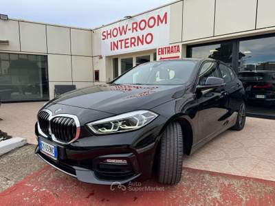 BMW Serie 1 118d 118 Serie 1 F40 118d Sport Line auto NEOPATENTATI Nero usata Pomezia