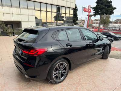 BMW Serie 1 118d 118 Serie 1 F40 118d Sport Line auto NEOPATENTATI Nero usata Pomezia