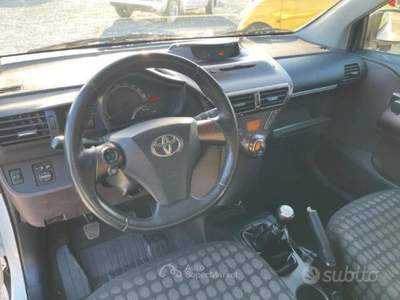 Toyota iQ 1.0 Bianco usata Genova