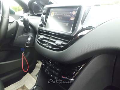 Peugeot 2008 Allure Verde usata Marconia di Pisticci